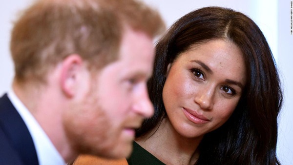 Hé lộ lý do khiến vợ chồng Meghan Markle rút khỏi vai trò thành viên hoàng gia cao cấp khiến dư luận mỉa mai khôn hết phần thiên hạ-2
