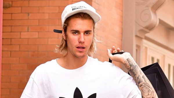 Justin Bieber thực ra đang mắc cùng lúc 2 căn bệnh đáng sợ khiến cho thân hình trở nên tàn tạ, mặt nổi đầy mụn-1