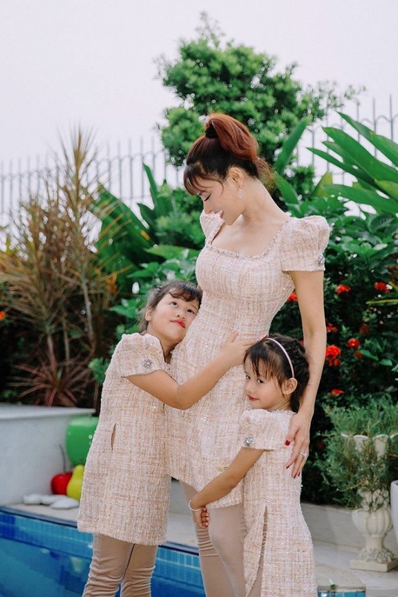 Cựu mẫu Vũ Thu Phương rạng rỡ diện đồ ton sur ton bên 4 cô con gái-5