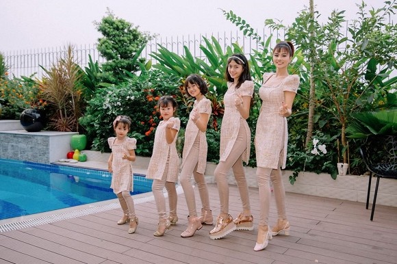 Cựu mẫu Vũ Thu Phương rạng rỡ diện đồ ton sur ton bên 4 cô con gái-8
