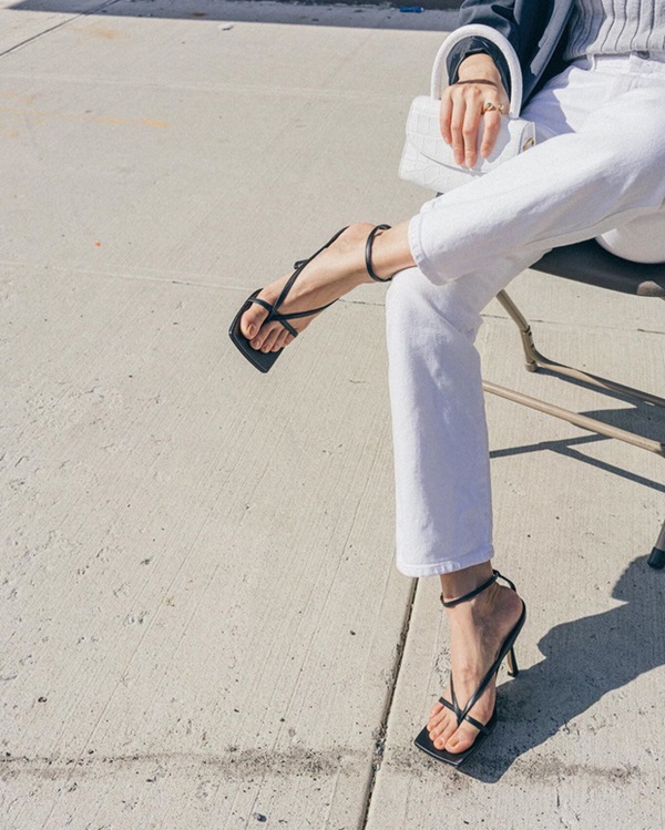 Sắm quanh 6 mẫu giày dưới đây là bạn có thể yên tâm mặc đẹp từng centimet Tết này rồi!-16