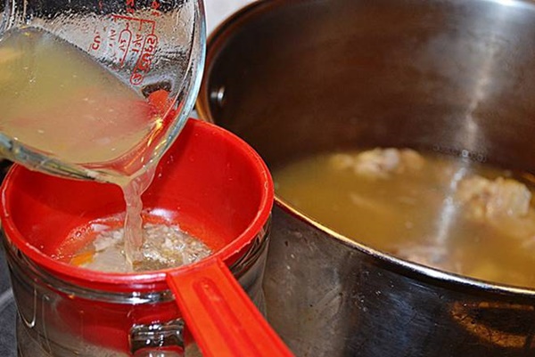 Vụng đến mấy&nbsp;làm thịt đông theo cách này cũng&nbsp;trong veo, đúng chuẩn truyền thống ngày Tết-4