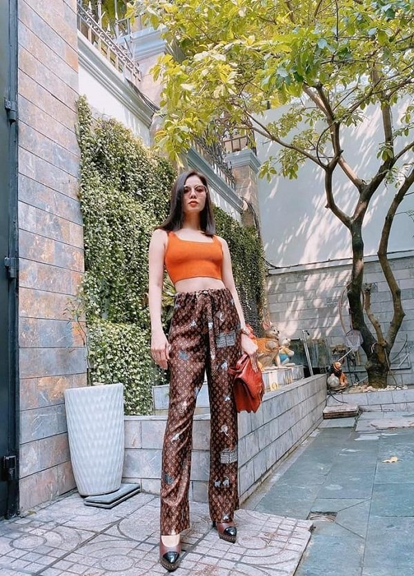 Lệ Quyên sở hữu BST crop top khoe vòng eo 56-6
