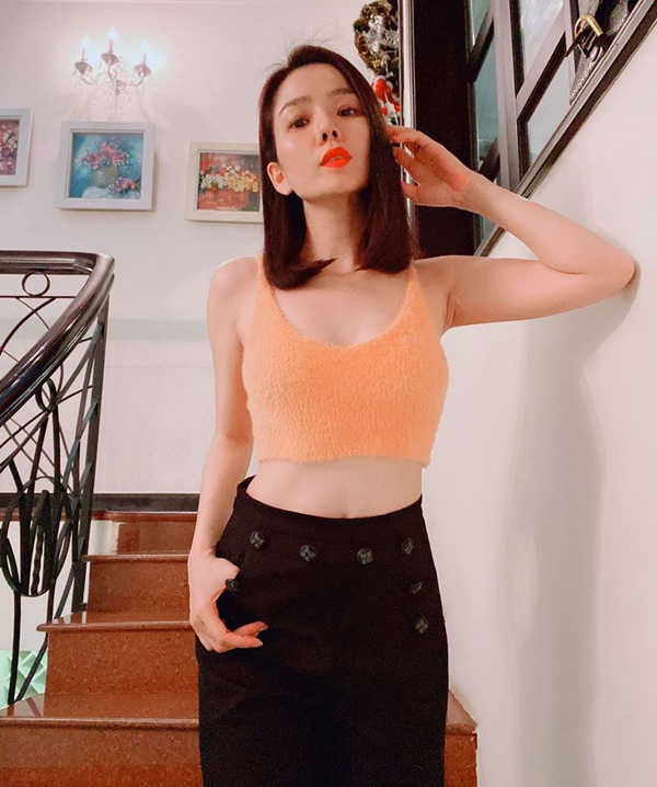 Lệ Quyên sở hữu BST crop top khoe vòng eo 56-8