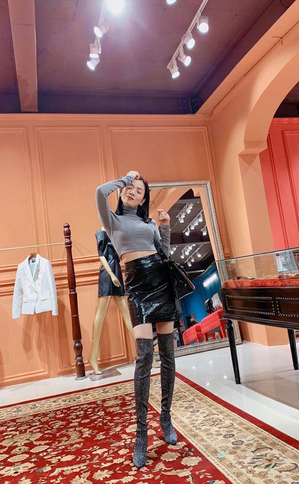 Lệ Quyên sở hữu BST crop top khoe vòng eo 56-11