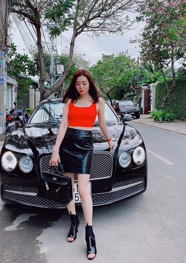 Lệ Quyên sở hữu BST crop top khoe vòng eo 56-12