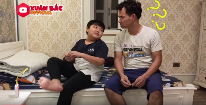 Bi béo nhà Xuân Bắc làm việc tốt được cô giáo trao thưởng, cách cậu bé khoe với bố khiến ai cũng phì cười vì đầy bầu trời triết lý-2