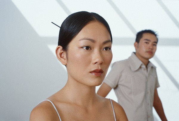 Thấy quyển lịch bàn của vợ đầy những dấu khoanh tròn, tôi ngạc nhiên nhưng không hỏi cho đến khi vô tình chạm vào một ứng dụng trong điện thoại của vợ, sự thật mới lộ tẩy-1