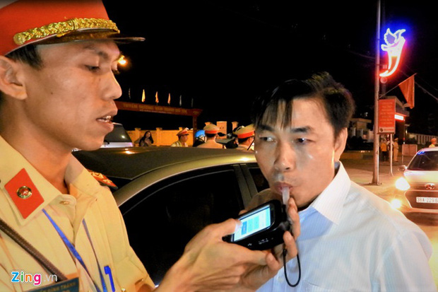 Bị lập biên bản vi phạm nồng độ cồn, trưởng khoa bệnh viện khẳng định không uống ngụm rượu nào: Có thể do ăn món ba ba nấu rượu vang-1