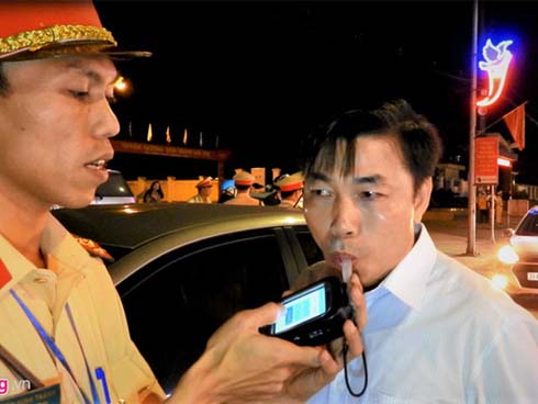 Thực hư chiêu dùng dầu gió vô hiệu hoá máy đo nồng độ cồn đang gây sốt: Chuyên gia nói gì?-2