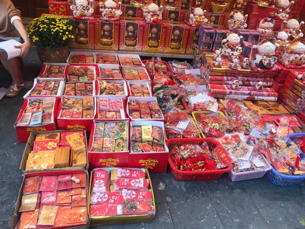 Phố Hàng Mã nhộn nhịp những ngày cận Tết Nguyên đán 2020-4