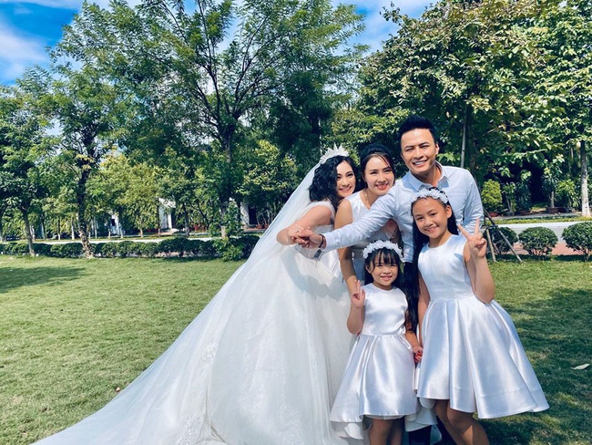 Những hình ảnh đẹp hơn phim phía sau đám cưới của Hoa hồng trên ngực trái-6