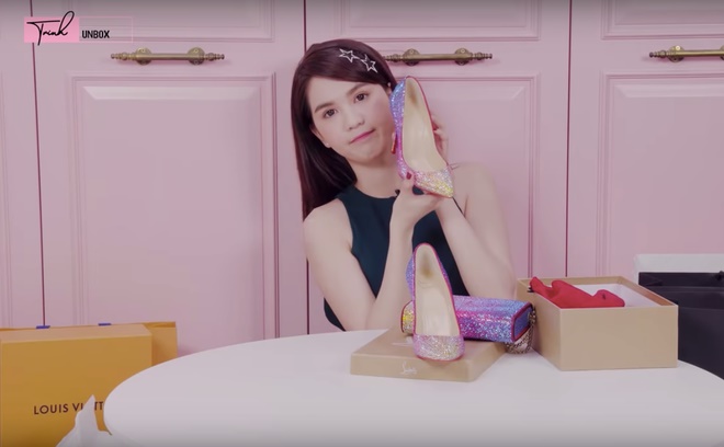 Giữa bão scandal, Vũ Khắc Tiệp ung dung làm clip đập hộp cùng Ngọc Trinh, lại còn thoa son cực điệu-6