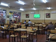 Sợ bị phạt nồng độ cồn, người hâm mộ bỏ quán nhậu, đổ đến cafe xem trận Việt Nam - UAE