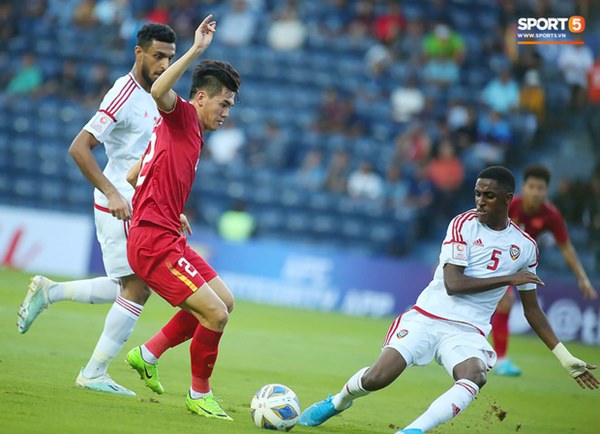 Tuyển thủ U23 Việt Nam hành động thiếu kiềm chế với trọng tài chính ở VCK U23 châu Á 2020-9