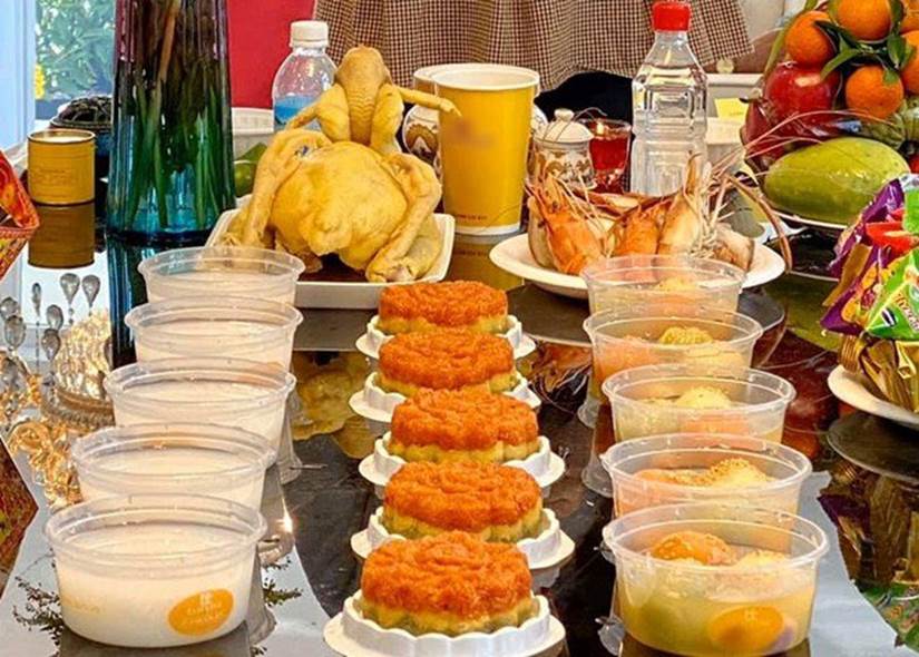 Được chồng tặng biệt thự 200m2, Trịnh Kim Chi tự khen đảm đang với mâm cỗ cúng đủ đầy-4