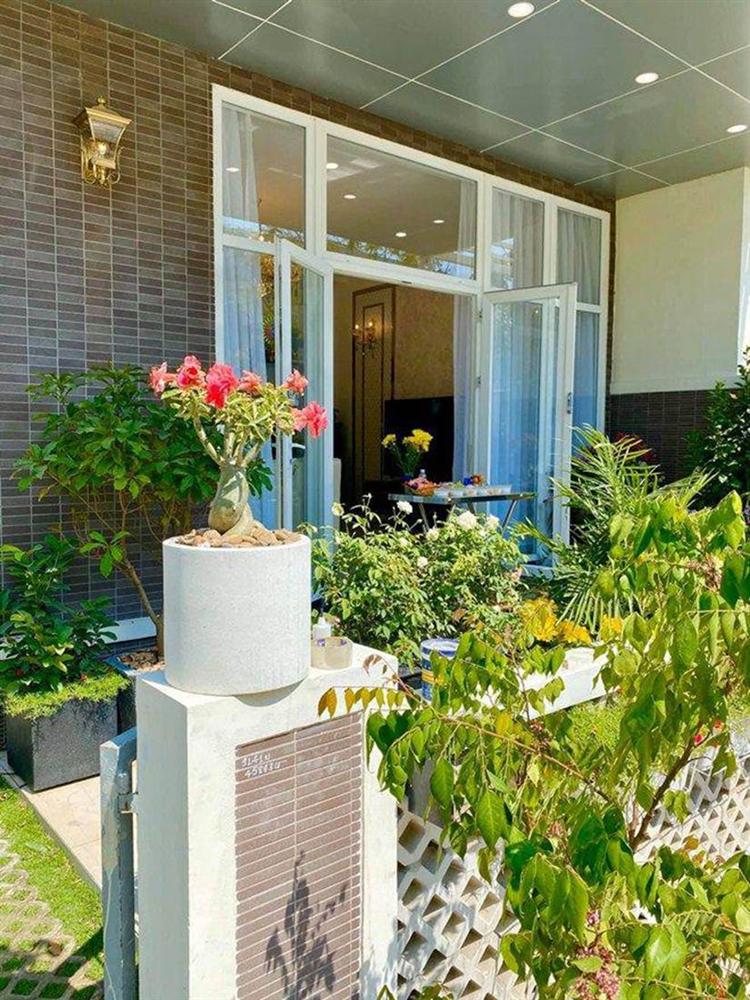 Được chồng tặng biệt thự 200m2, Trịnh Kim Chi tự khen đảm đang với mâm cỗ cúng đủ đầy-7