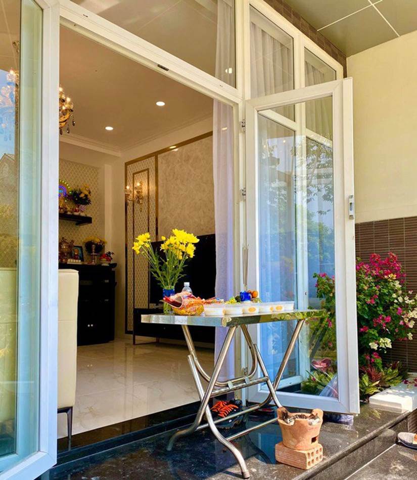 Được chồng tặng biệt thự 200m2, Trịnh Kim Chi tự khen đảm đang với mâm cỗ cúng đủ đầy-8