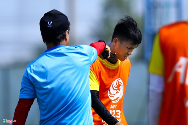 Trợ lý HLV Park nổi cáu vì Bảo Toàn không biết phòng ngự-3