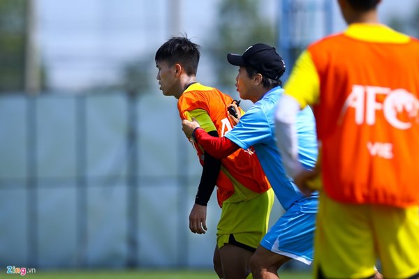 Trợ lý HLV Park nổi cáu vì Bảo Toàn không biết phòng ngự-4
