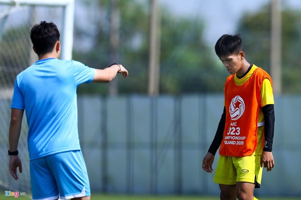 Trợ lý HLV Park nổi cáu vì Bảo Toàn không biết phòng ngự-6