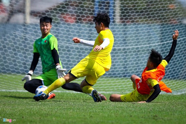 Trợ lý HLV Park nổi cáu vì Bảo Toàn không biết phòng ngự-7