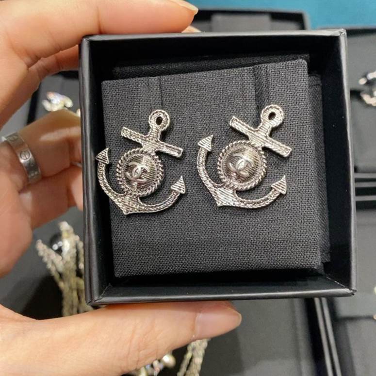 Không kém cạnh Trấn Thành, Hari Won cũng chi cả trăm triệu sắm đồ hiệu diện Tết-3