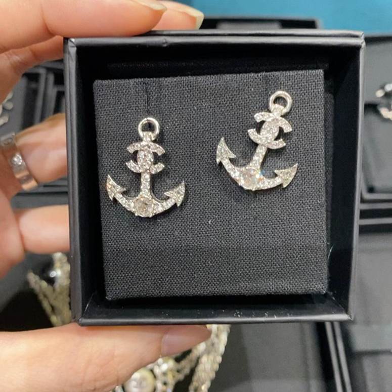 Không kém cạnh Trấn Thành, Hari Won cũng chi cả trăm triệu sắm đồ hiệu diện Tết-4