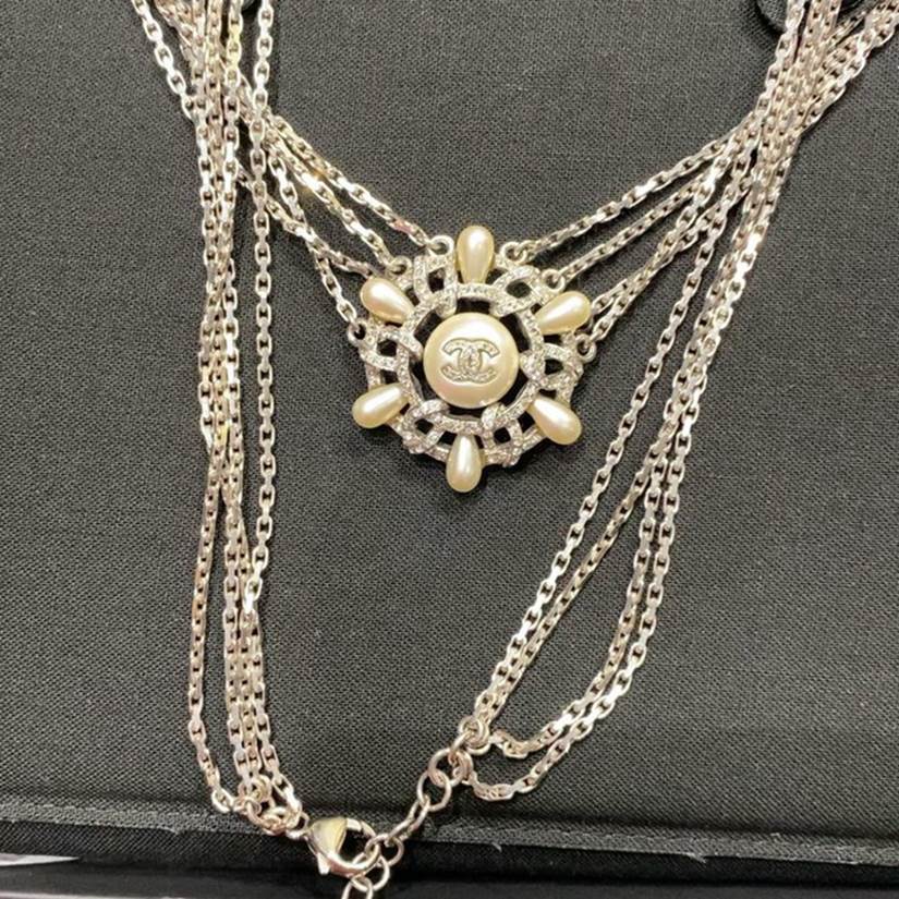 Không kém cạnh Trấn Thành, Hari Won cũng chi cả trăm triệu sắm đồ hiệu diện Tết-6