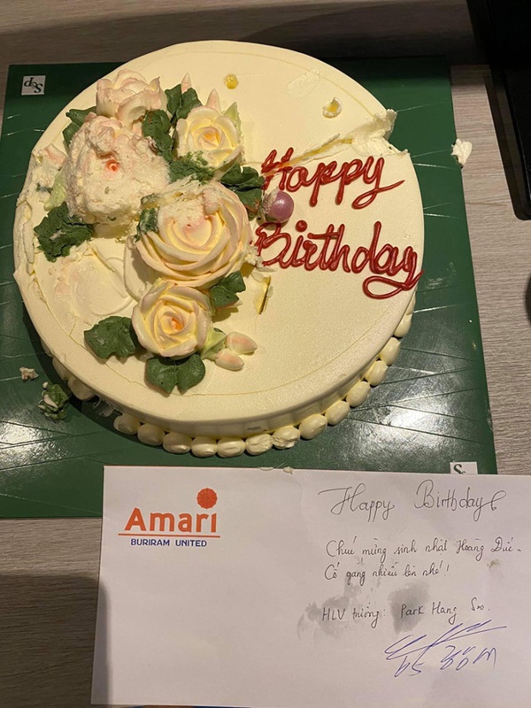 HLV Park Hang-seo viết lời chúc bằng tiếng Việt cho Hoàng Đức nhân ngày sinh nhật, đồng đội thắc mắc: Phong bì hơi khác thì phải-3