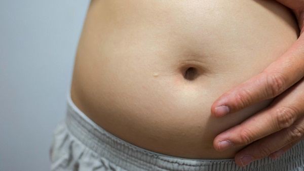 Lần nào uống nước cũng thấy những biểu hiện này chứng tỏ cơ thể bạn đang mắc rất nhiều bệnh nguy hiểm-2