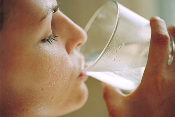 Lần nào uống nước cũng thấy những biểu hiện này chứng tỏ cơ thể bạn đang mắc rất nhiều bệnh nguy hiểm-4