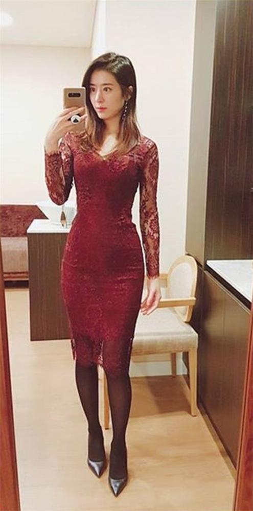 Vợ đẹp, nổi tiếng của Jang Dong Gun và Joo Jin Mo-6