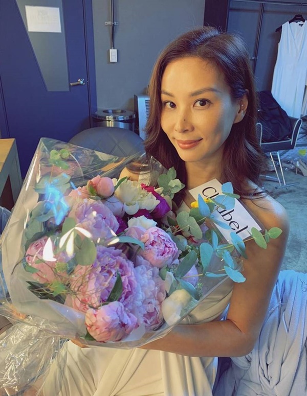 Vợ đẹp, nổi tiếng của Jang Dong Gun và Joo Jin Mo-10