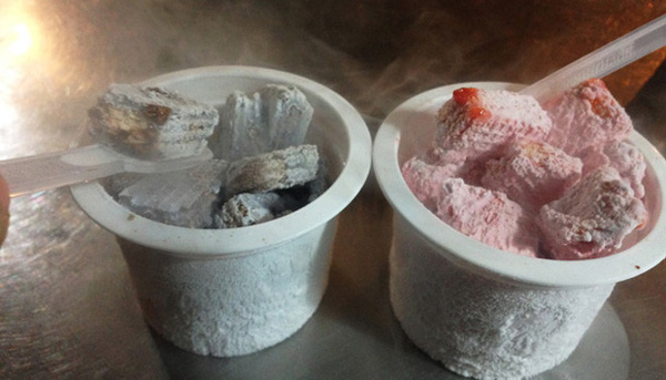 Thủ môn Bùi Tiến Dũng biểu cảm hài hước khi thử món ăn ngập ngụa khói được cảnh báo không tốt cho sức khoẻ-1