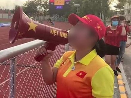 Fan Việt bức xúc với câu hát 