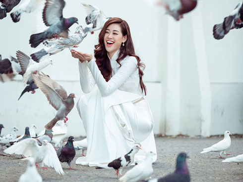 HH Khánh Vân diện chiếu cói lên thảm đỏ WeChoice Awards, hóa ra nguồn cảm hứng từ chính tiền bối HHen Niê-7