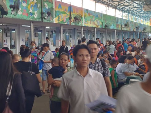 59 học sinh Tây Ninh nhập viện cấp cứu tại TP.HCM sau khi ăn xôi gà