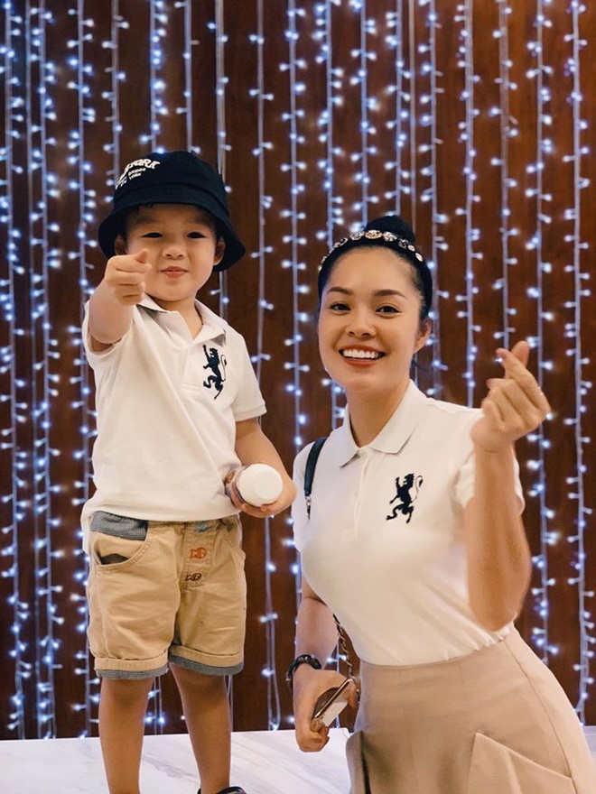 Dương Cẩm Lynh: Sinh ra thấy 2 chân con bị teo, tôi khóc hoài-3