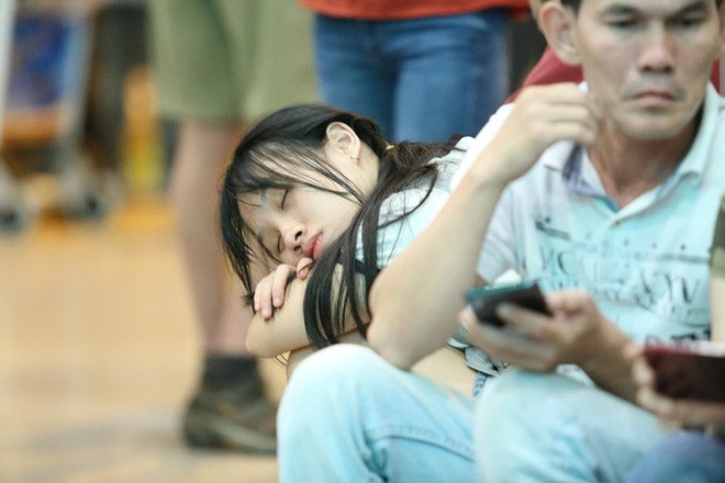 Biển người đang dồn về sân bay Tân Sơn Nhất-4