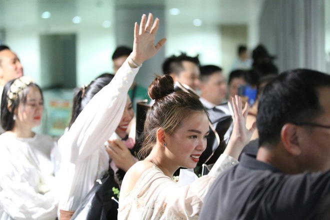 Biển người đang dồn về sân bay Tân Sơn Nhất-9