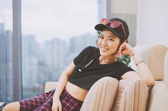 Dù đầu trọc nhưng diễn viên Sống chung với mẹ chồng vẫn cực gợi cảm nhờ vòng một không lép như trước-10