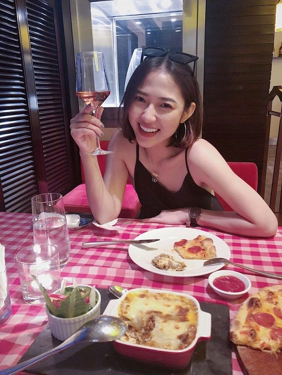 Dù đầu trọc nhưng diễn viên Sống chung với mẹ chồng vẫn cực gợi cảm nhờ vòng một không lép như trước-11