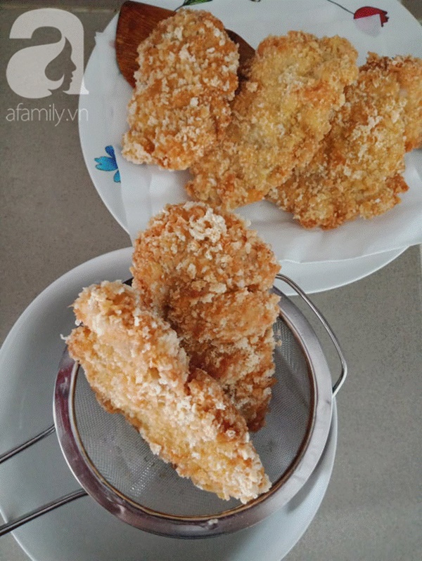 Mẹ chiên gà ngon thế này con không còn đòi ra ngoài ăn nữa-5