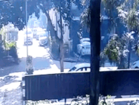 Xe máy phóng nhanh, lạng lách né cảnh sát ở Hà Nội-1