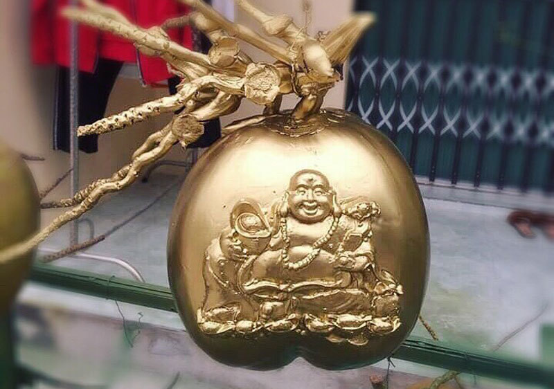 Phật Di Lặc hiện hình trên quả dừa, vàng rực giữa mùa Tết này-1