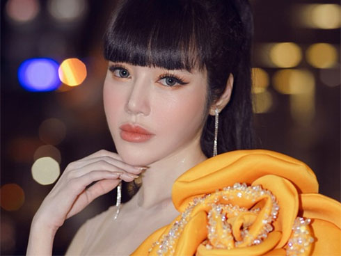 Elly Trần kiệt sức, gượng cười và đột ngột ngã qụy trên thảm đỏ-5