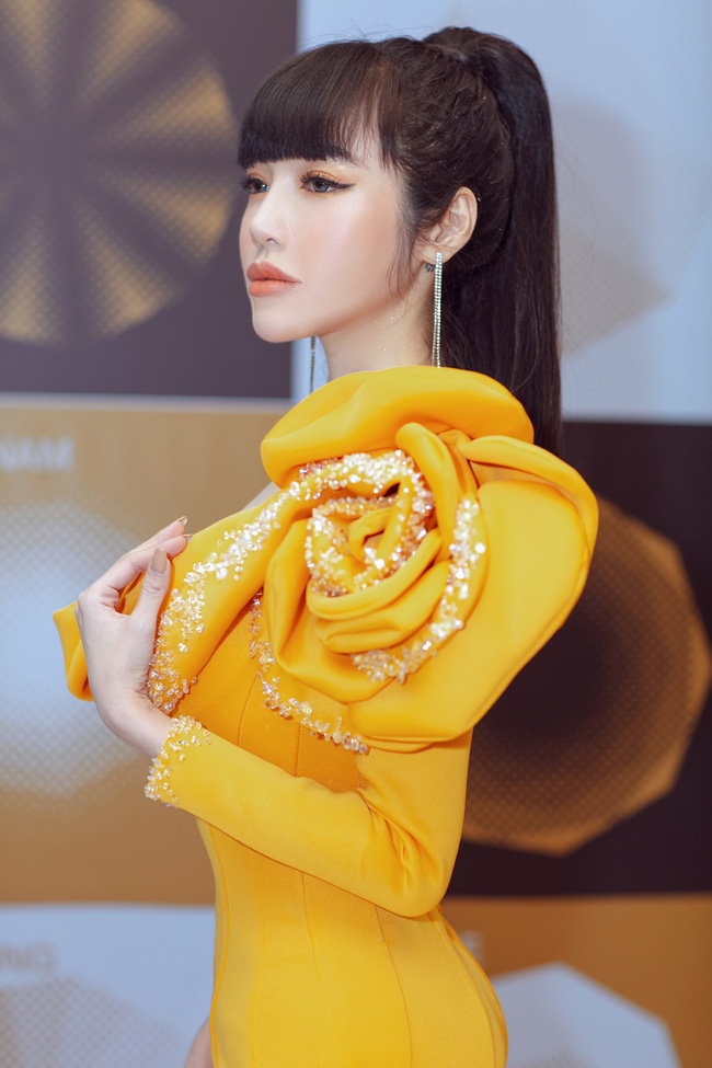 Elly Trần xuất hiện lộng lẫy như đóa hoa, trấn an fan về việc hốc hác, sụt cân vì nghi án chia tay chồng Tây-5