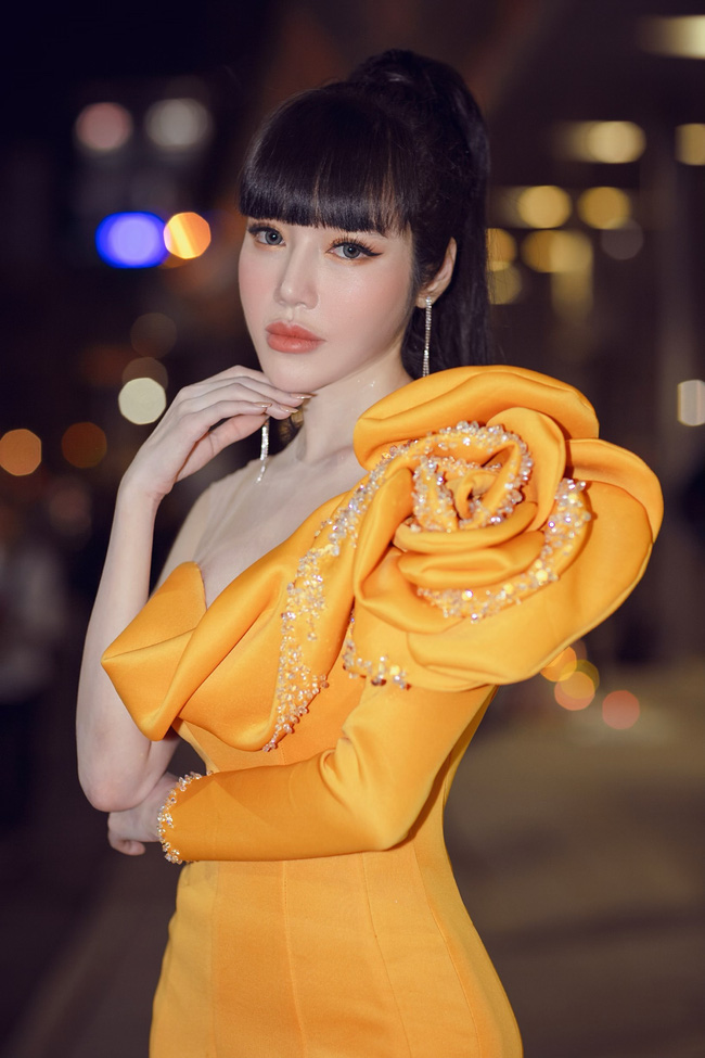 Elly Trần xuất hiện lộng lẫy như đóa hoa, trấn an fan về việc hốc hác, sụt cân vì nghi án chia tay chồng Tây-9