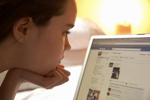 4 bài học mọi cha mẹ cần dạy con về Facebook-1